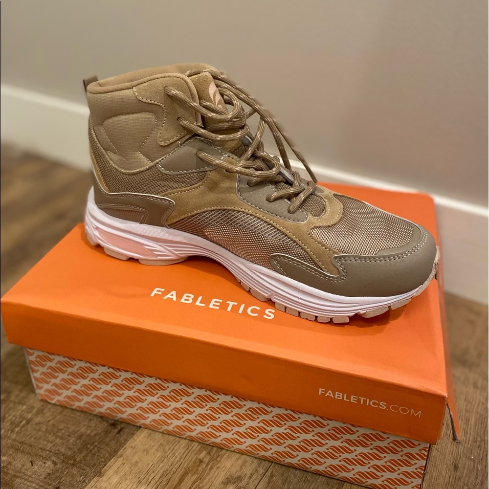 Mullholand hiker sneaker